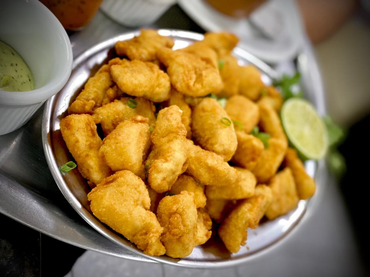 porção de tilápia frita izakaya